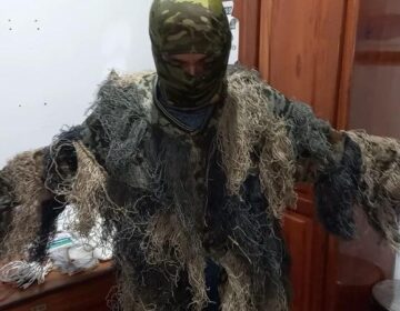 Plano de uso de roupa camuflada para lançar objetos ao Iapen é frustrado