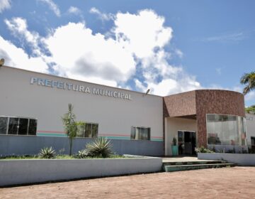 Em Pedra Branca, prefeitura anuncia regularização de 70% dos salários