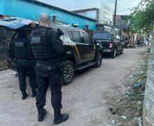 Acusados de furtar armamento da casa de policial federal são presos