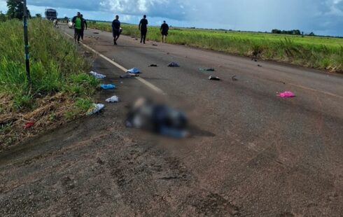 Colisão com 4 motocicletas deixa 2 mortos e 3 feridos