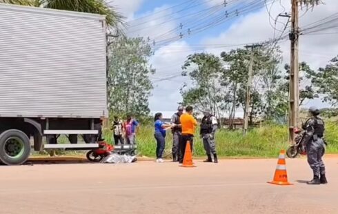 Motociclista morre após bater em carreta estacionada em rodovia estadual