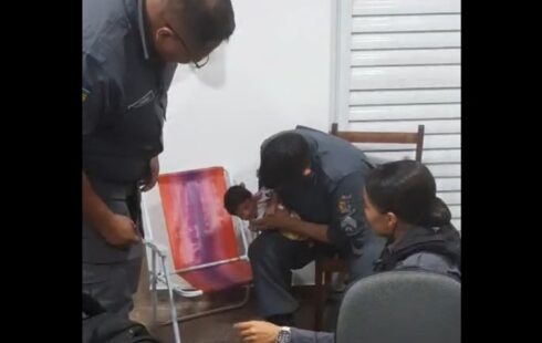Policial que já havia resgatado família de incêndio salva bebê engasgada em Macapá