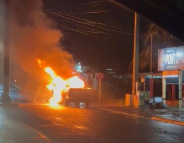 Populares incendeiam caminhonete envolvida em acidente que matou mototaxista