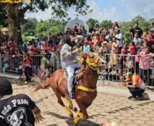 O que é a passagem do ‘Bobo Velho’, ponto alto da Festa de São Tiago