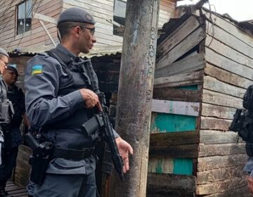 Magneto não resiste à troca de tiros com a PM