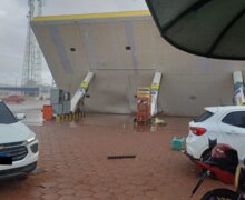 Ventania derruba telhado de posto de combustíveis