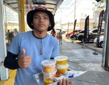 Vendendo vatapá, jovem persegue o sonho da casa própria: ‘Deus vai abençoar’
