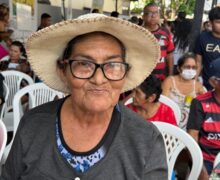 “Deus mandou pra gente”, agradece idosa ao receber ajuda do programa Amapá Sem Fome