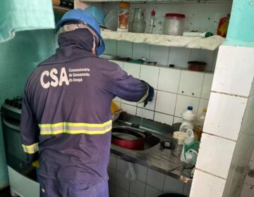 Mutirão faz reparos em habitacional para reduzir desperdício de água