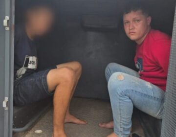 Após assaltos em série com moto alugada, dupla é presa