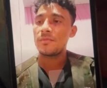 Bandido que matou policial em delegacia mantém reféns e faz live pedindo “respeito”