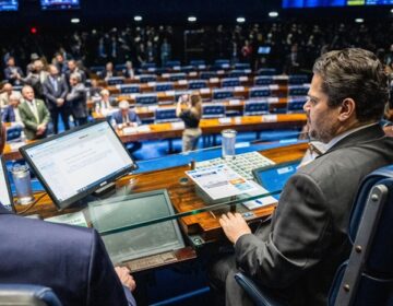 Alcolumbre pauta projeto de proteção a menores nas redes sociais