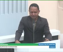 “Nunca me senti tão humilhado”: jornalista chora ao lembrar que filho o viu preso na TV