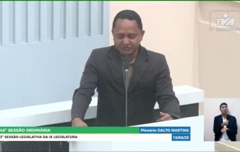 “Nunca me senti tão humilhado”: jornalista chora ao lembrar que filho o viu preso na TV