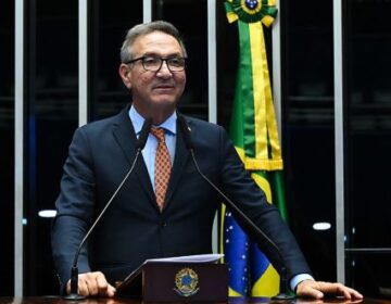 Petrobras gasta R$ 5 milhões por dia para manter navio-sonda parado no Amapá, diz senador