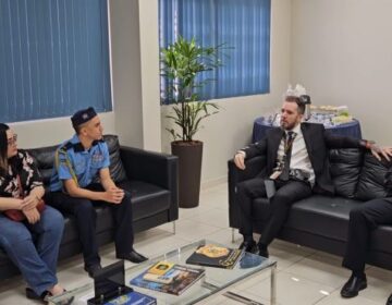 Estudante que revelou sonho de ser policial federal é recebido por delegados da PF