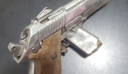 Aluno briga com colega, volta à escola com pistola e é apreendido pela PM