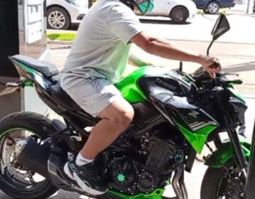 Policial penal recebia R$ 50 mil por entrega e comprou moto de luxo por R$ 60 mil à vista, diz polícia