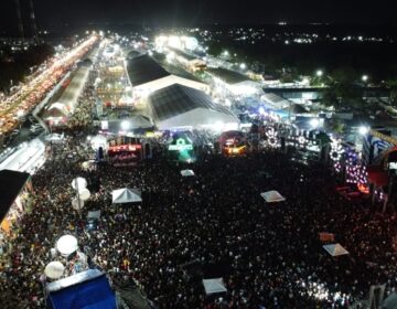 Em noite de engarrafamento e ‘formigueiro humano’, Expofeira deve bater novo recorde de público