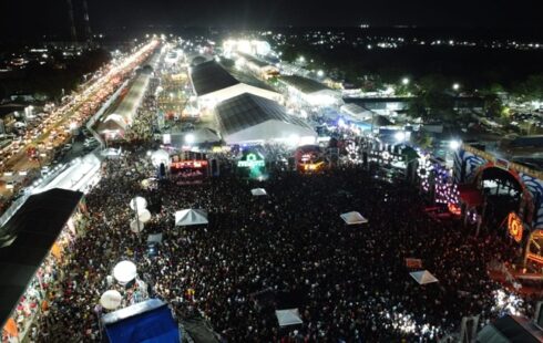 Em noite de engarrafamento e ‘formigueiro humano’, Expofeira deve bater novo recorde de público