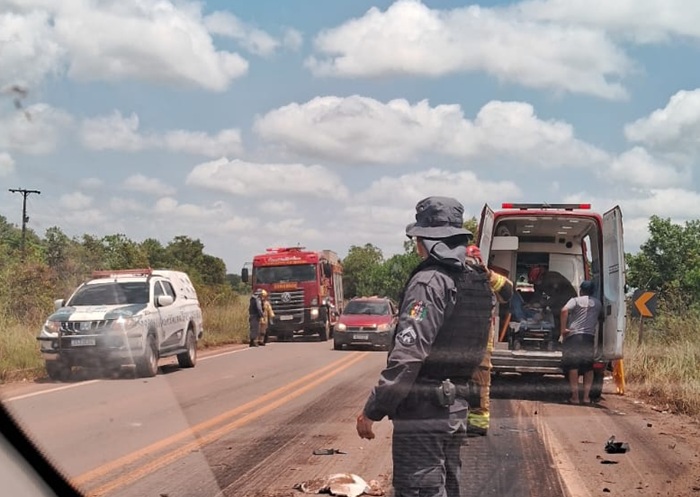 Colisão entre picape e caminhão na BR-210 resulta em morte