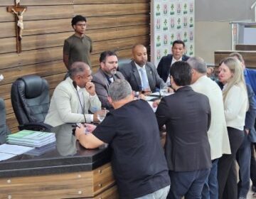 Após duas reuniões, comissão arquiva processo contra Furlan no caso do ‘mata-leão’