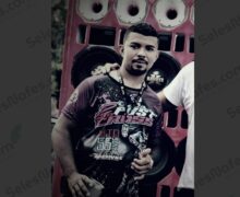 Após sair de boate, motociclista colide contra poste e não resiste