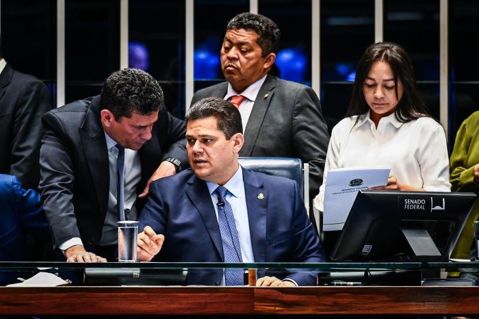 Alcolumbre arquiva PEC da Blindagem