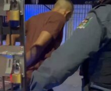 Homem é preso vendendo drogas em frente à escola militar