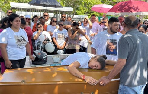 Personal trainer assassinado é sepultado sob aplausos e clamor por justiça em Macapá
