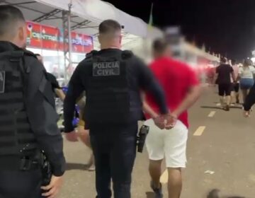 Estelionatários que enganavam visitantes da Expofeira com golpe dos 3 copos são presos