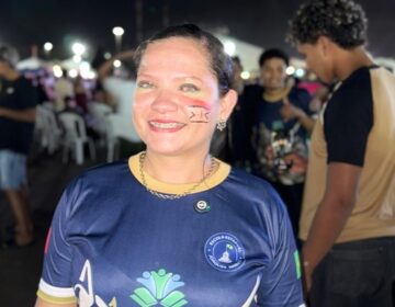 Após 10h de viagem, musicista chora de emoção ao se apresentar pela 1ª vez na Expofeira