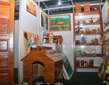 Quadros e souvenirs produzidos por internos do Iapen fazem sucesso na Expofeira