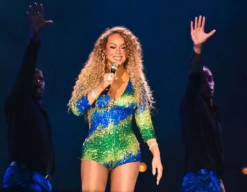 Mariah Carey faz show histórico em palco flutuante na frente de Belém