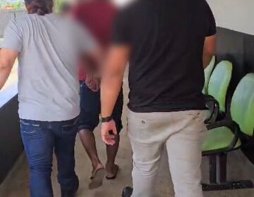 Homem é preso por registrar menino como se fosse seu filho