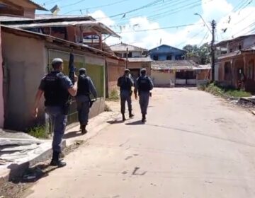 Após trocar tiros com traficantes, policiais prendem suspeito com drogas