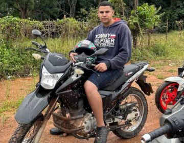 Jovem vendedor e universitário morre em acidente de moto na Rodovia Duca Serra