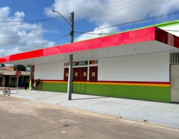 “Era uma academia, agora é escola”: pais reclamam de calor em escola municipal improvisada