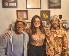 Tatty Taylor grava nos EUA com baixista lendário de Michael Jackson