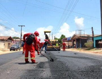 Governo põe fim à buraqueira e asfalta bairro Açaí ampliando acesso a BR-210