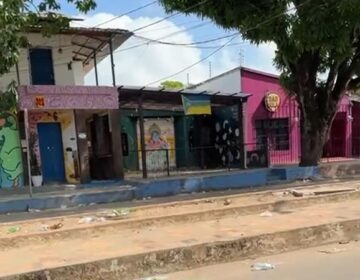 Clientes de bares transformam avenida famosa do centro em lixeira: ‘passou um furacão’