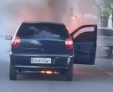 Carro pega fogo na Leopoldo Machado e motorista foge do local
