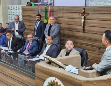 Com voto do União Brasil, oposição a Furlan garante reeleição de Dalua