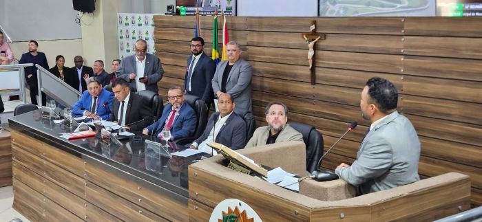 Com voto do União Brasil, oposição a Furlan garante reeleição de Dalua