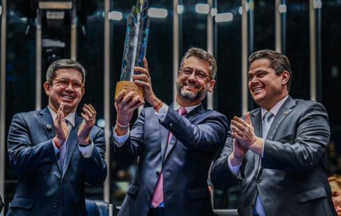 Amapá recebe comenda nacional por avanço da alfabetização