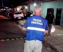 Motorista de aplicativo é executado a tiros dentro do carro em área controlada por facção