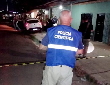 Motorista de aplicativo é executado a tiros dentro do carro em área controlada por facção