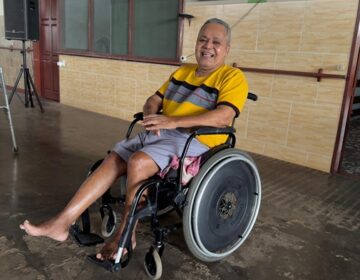 “Cada doação é um milagre”: idosos ‘sós’ celebram entrega de alimentos em abrigo