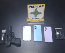 Ladrão rouba celulares em parada de ônibus e cai de bicicleta na fuga