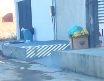 Sem coleta há 20 dias, moradores de residencial vivem entre lixo e mau cheiro